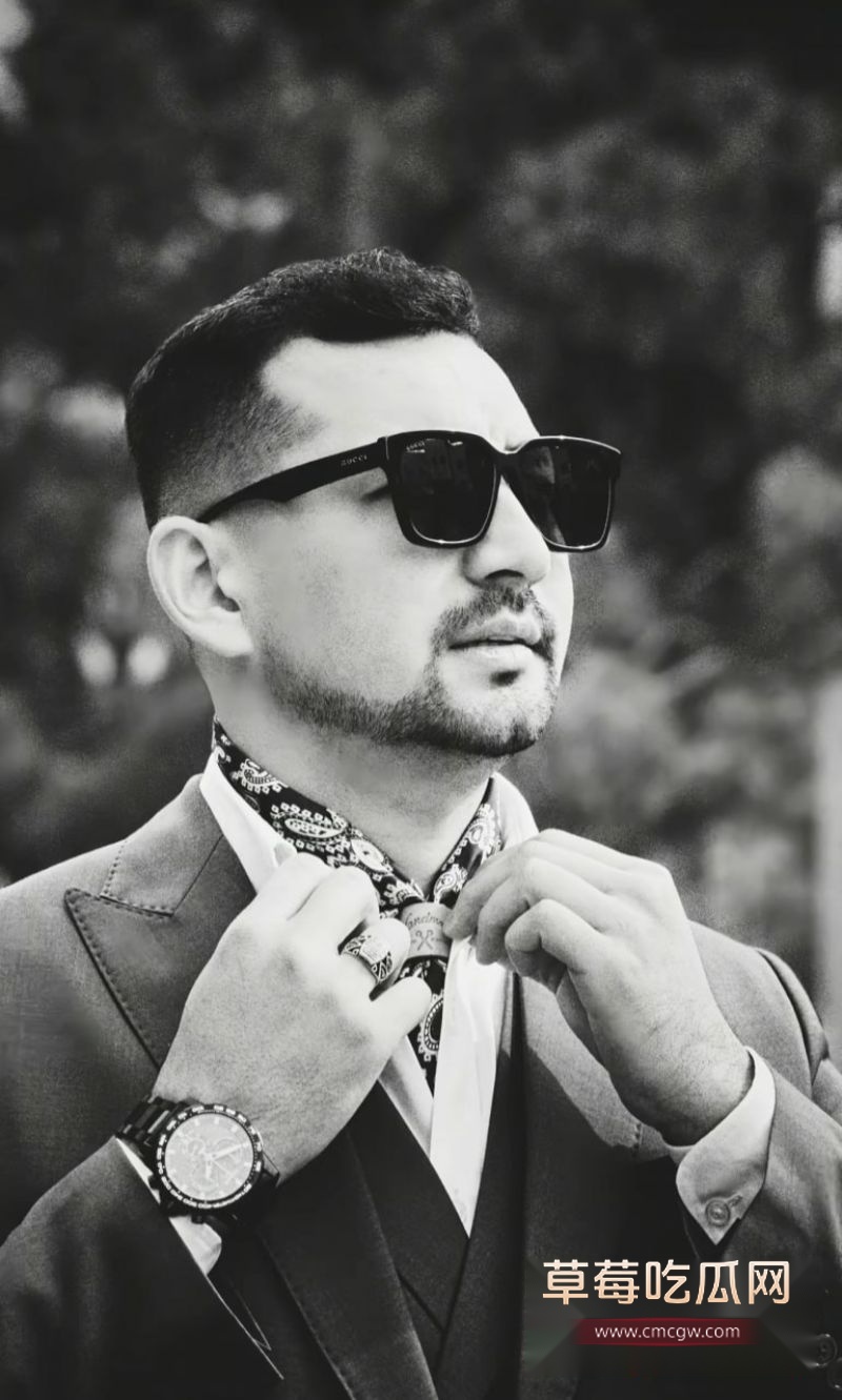 小Sadakat姐的出轨对象“摄影师”18 小Sadakat姐的出轨对象“摄影师”18