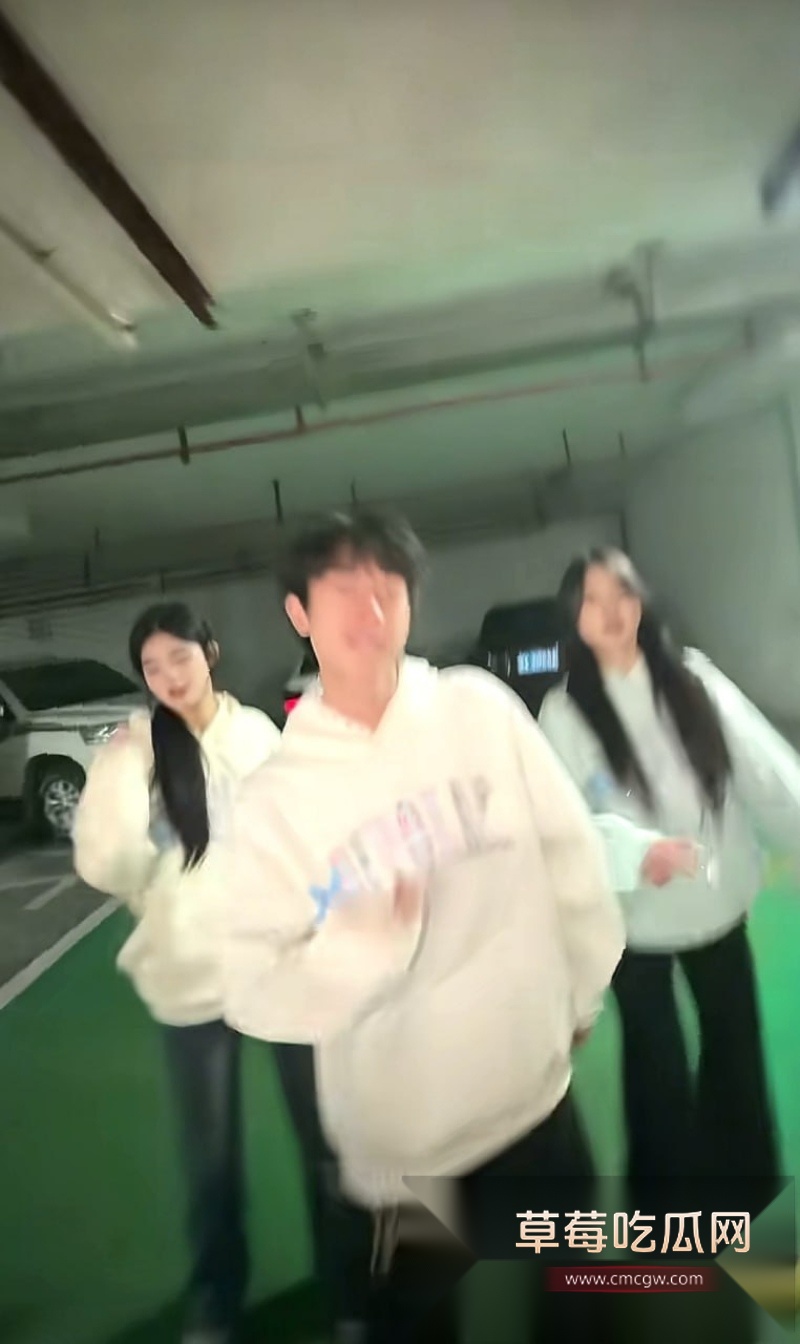 34W长沙财经网红六尺巷塌房实锤 边谈恋爱边狂操女友闺蜜  26