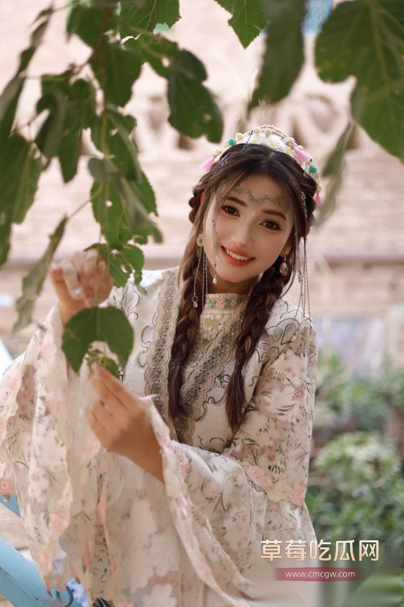 新疆骚逼约炮被炮友3