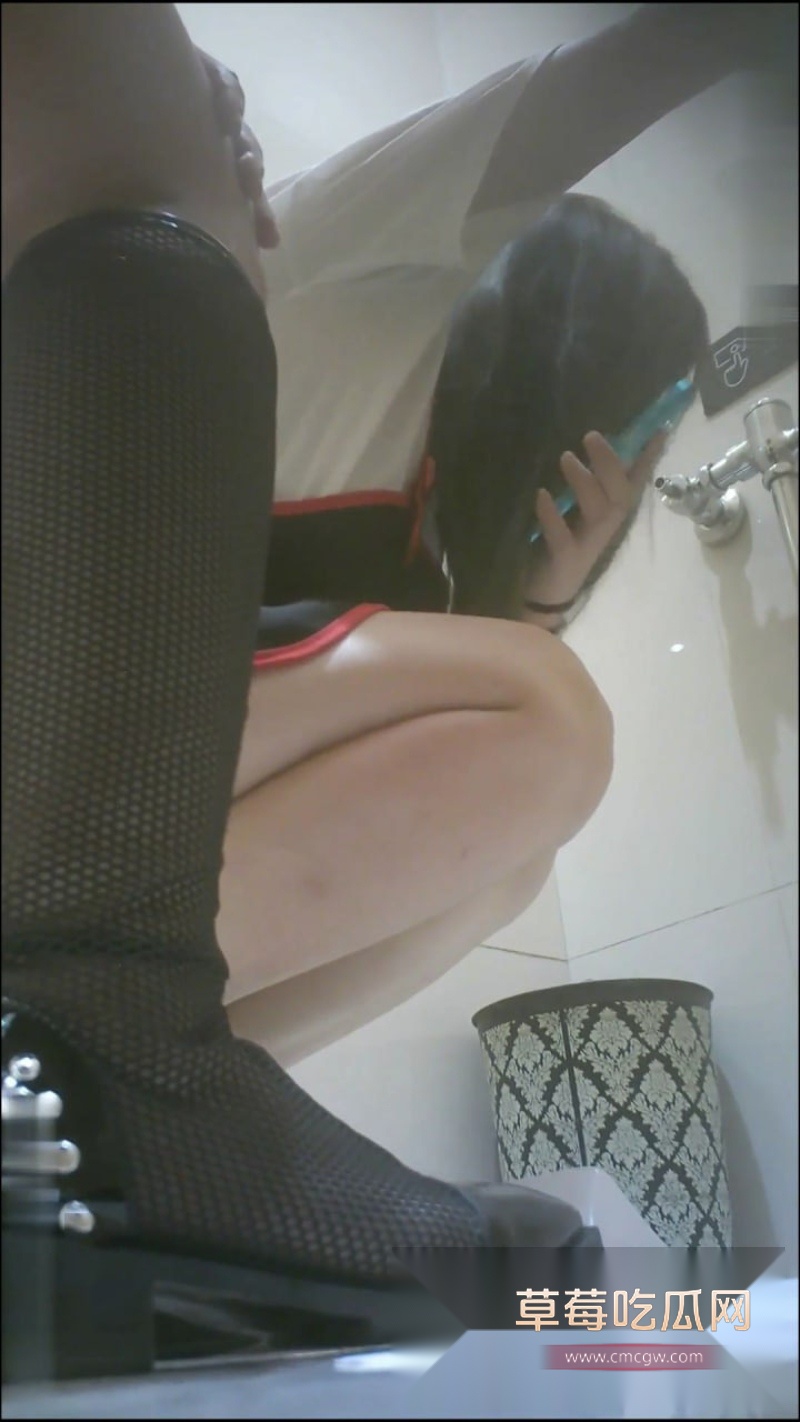 女厕偷拍 9 女厕偷拍 9