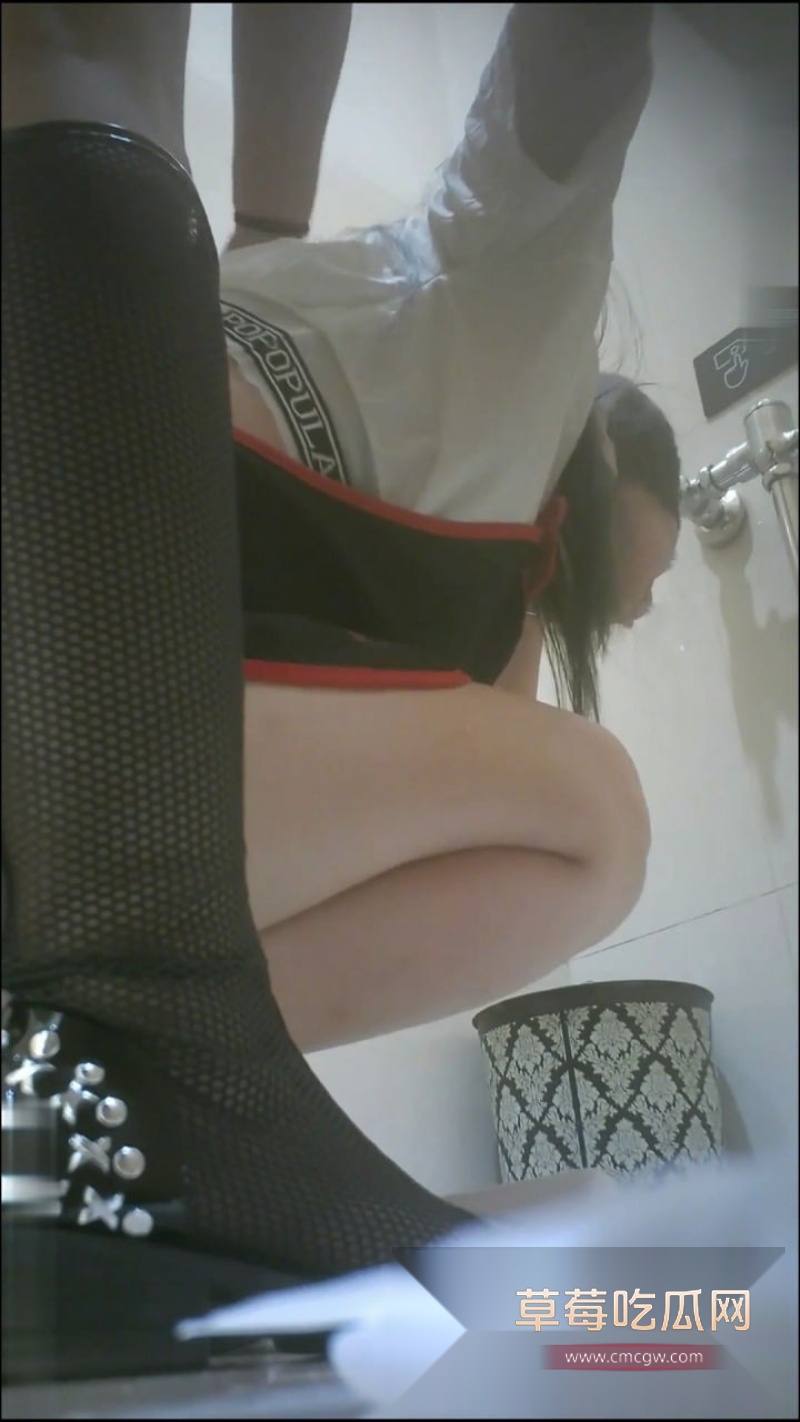 女厕偷拍 10 女厕偷拍 10
