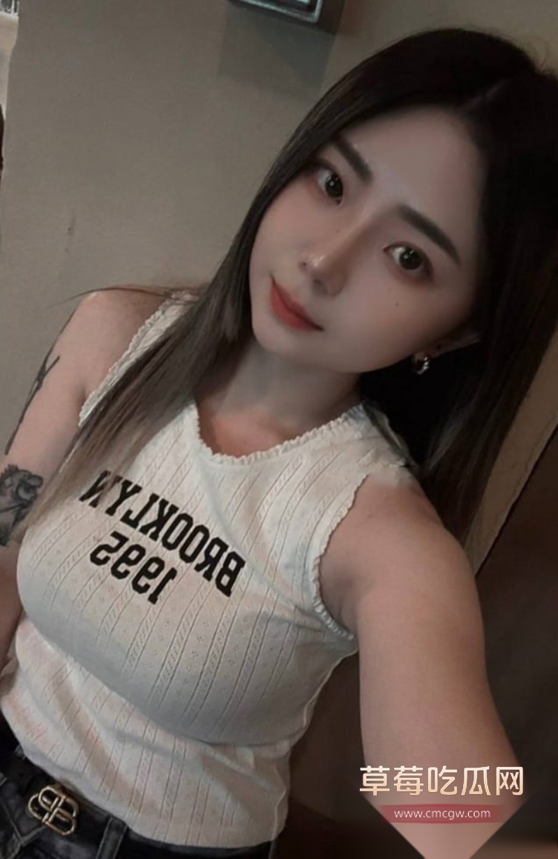 21岁超漂亮服装店女老板 1