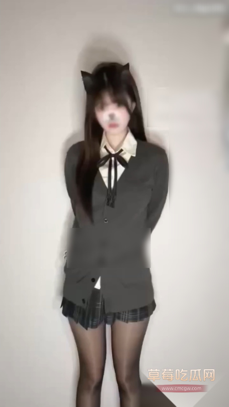 推特白虎萝莉优米 13