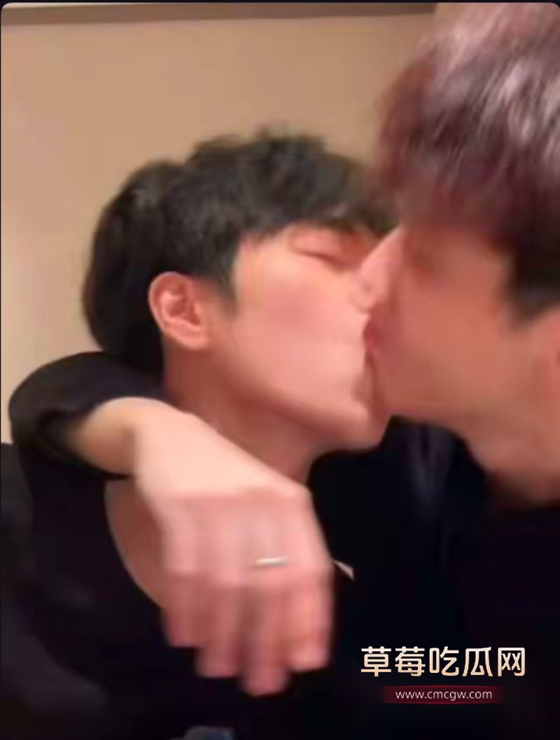 小王睡醒了楼梯间事件3