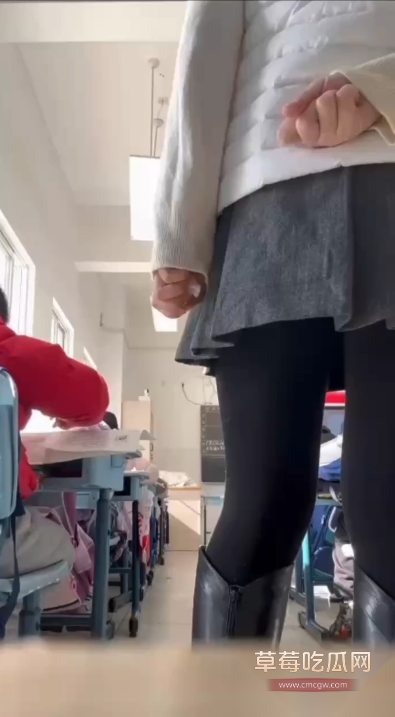 女教师上课不雅动作 5 女教师上课不雅动作 5