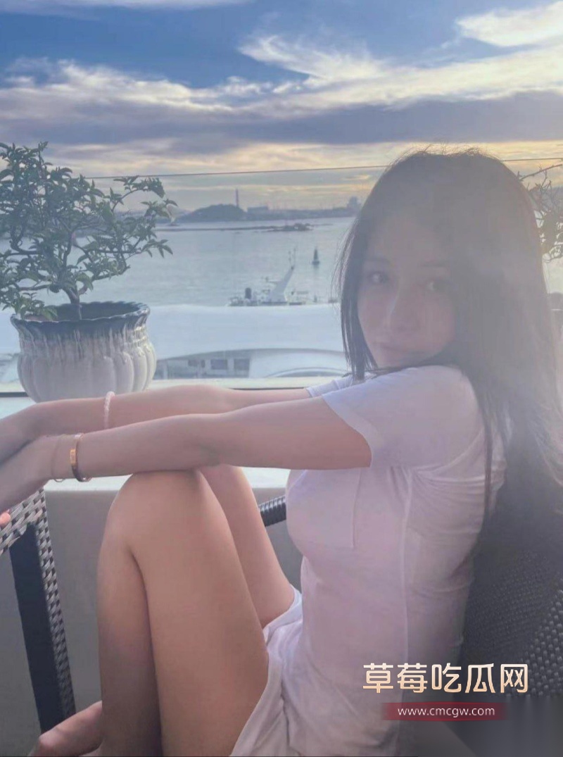 上海高颜值巨乳女神 38 上海高颜值巨乳女神 38