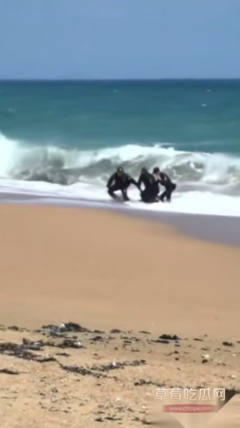 女子因为没有男友跳海寻短见 10