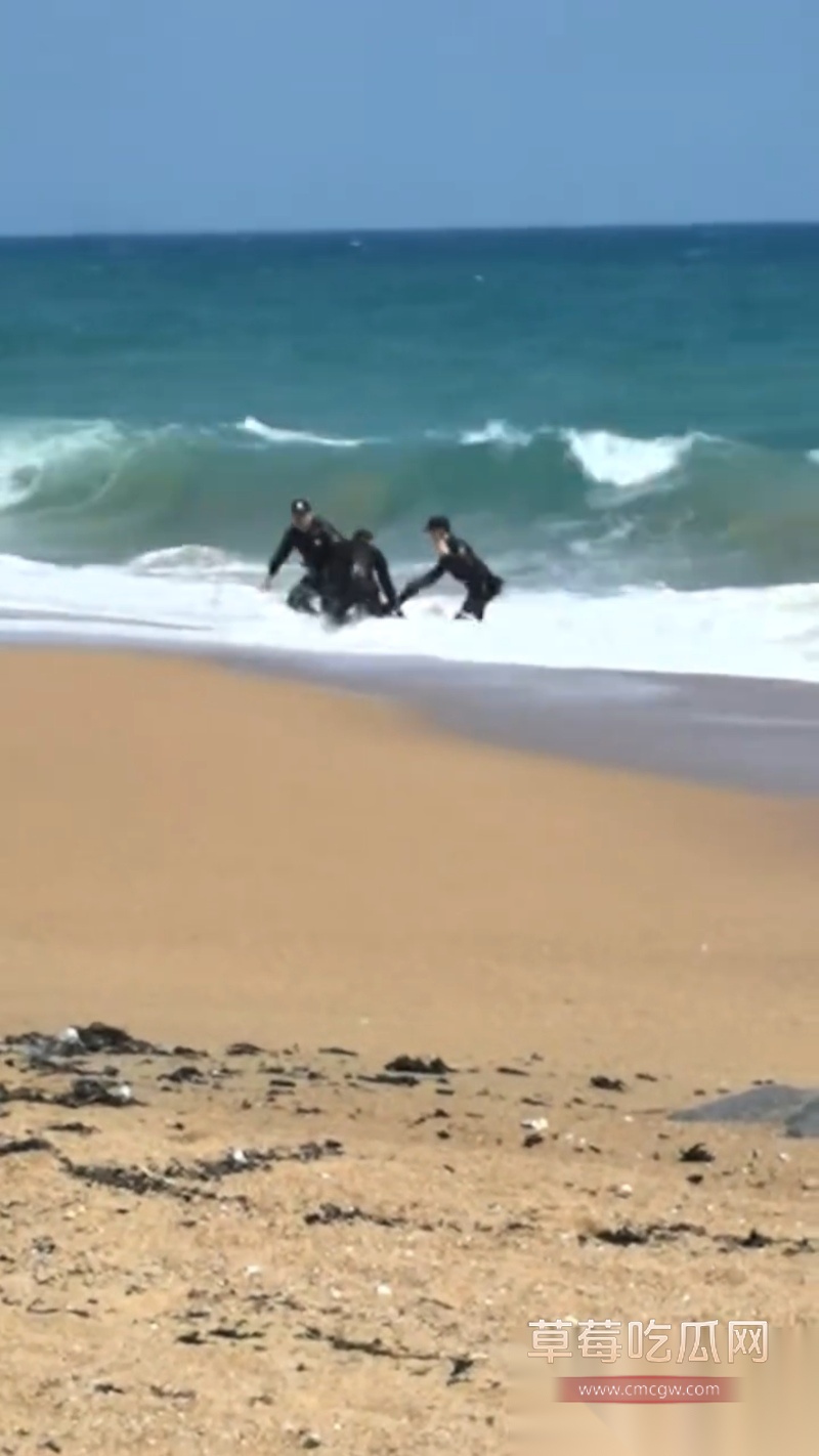 女子因为没有男友跳海寻短见 4