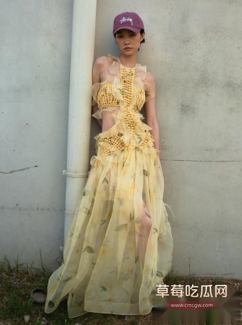 极品高颜值短发巨乳模特儿 17