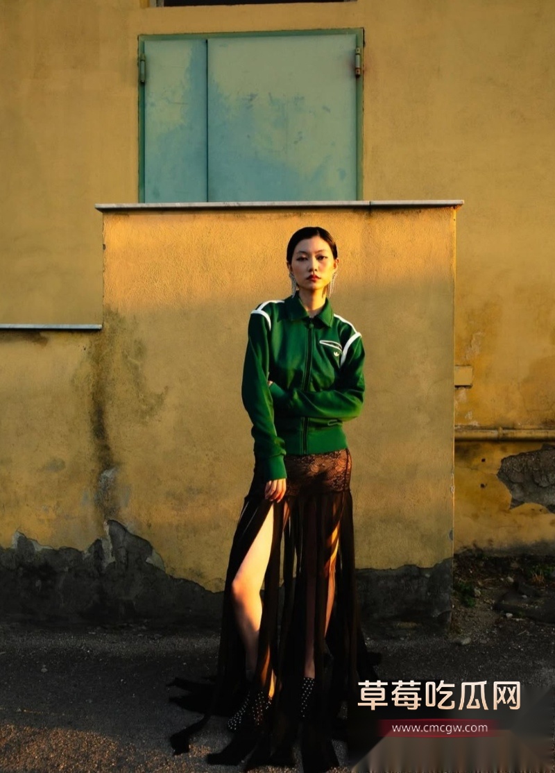 极品高颜值短发巨乳模特儿 20