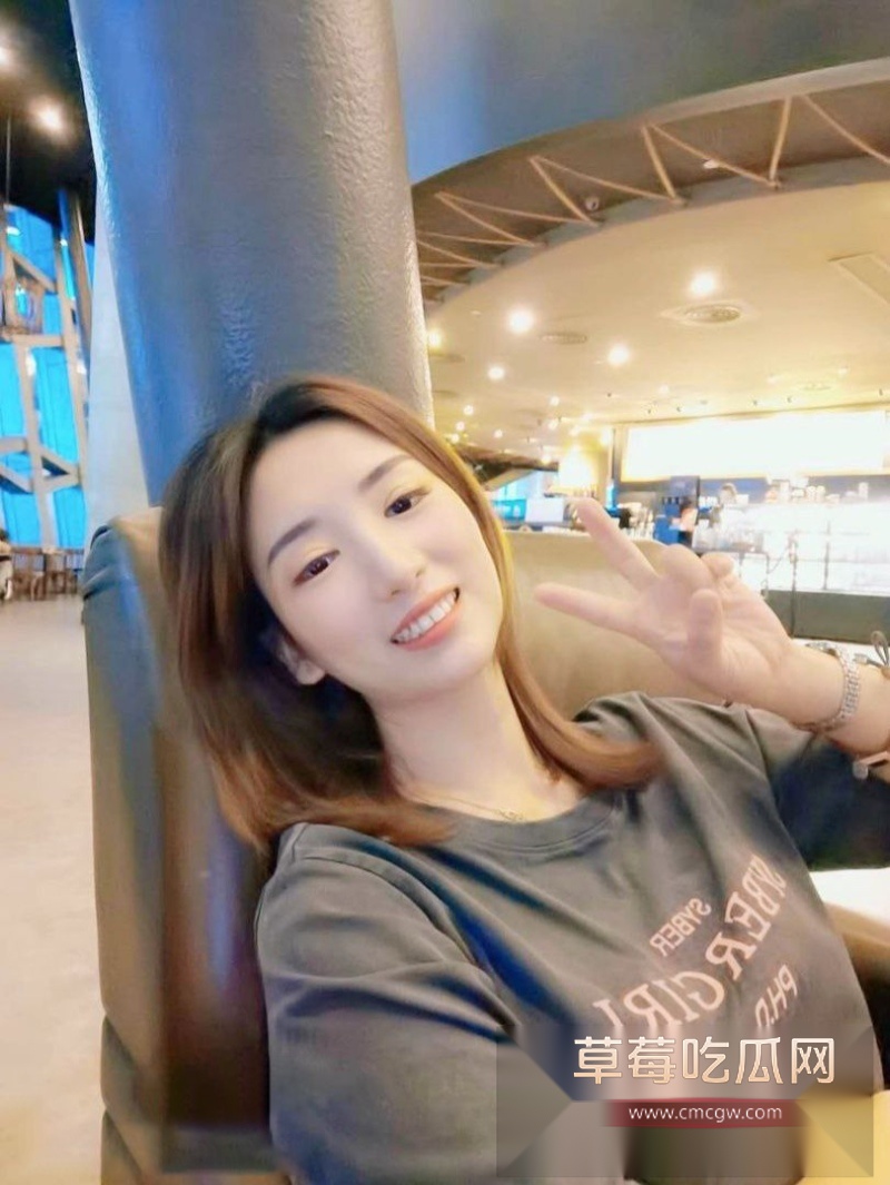 清纯美艳的女神店员 22