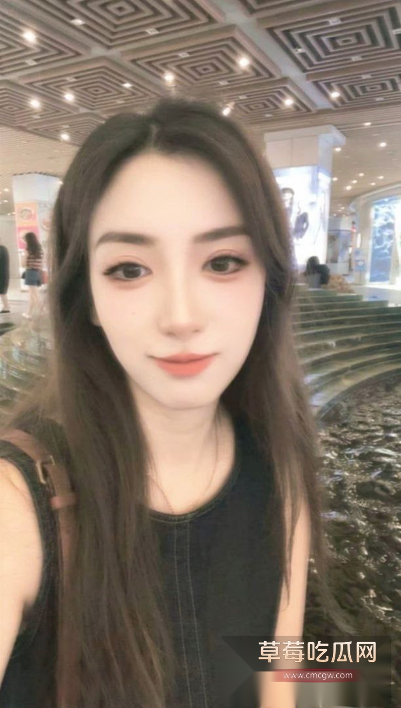 清纯美艳的女神店员 24