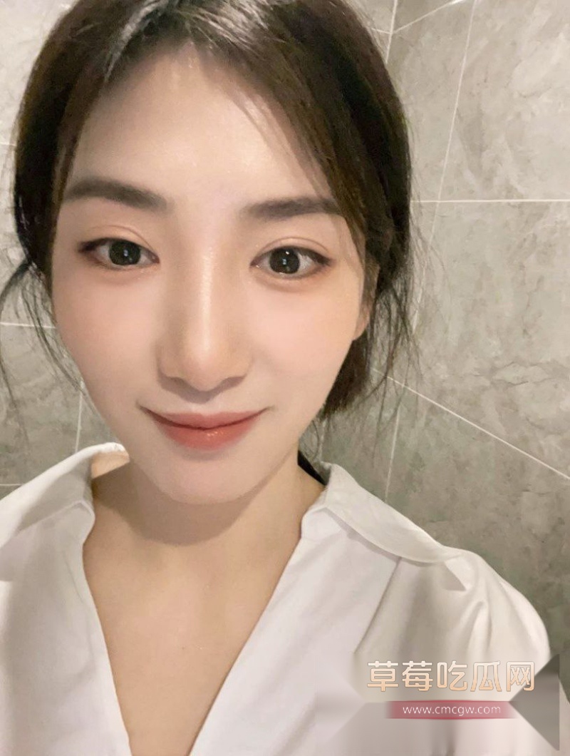 清纯美艳的女神店员 25