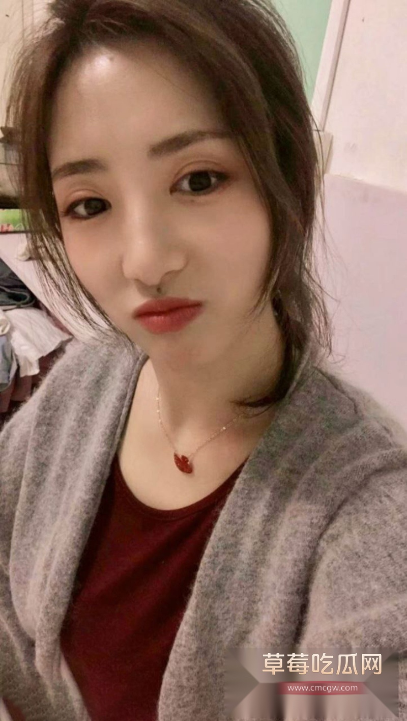 清纯美艳的女神店员 27