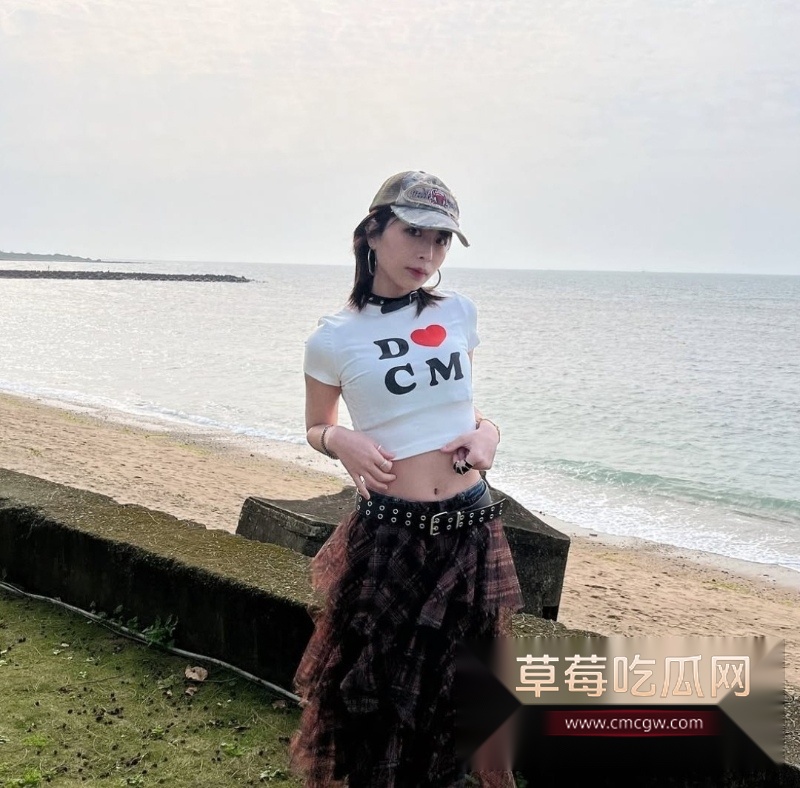 高颜值小网美 19