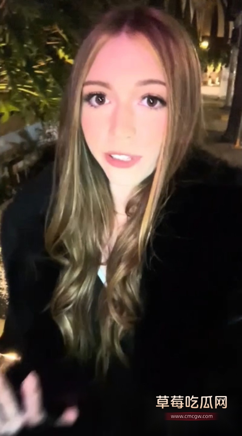 白人妹子勾搭上了30厘米的大黑屌 1 白人妹子勾搭上了30厘米的大黑屌 1