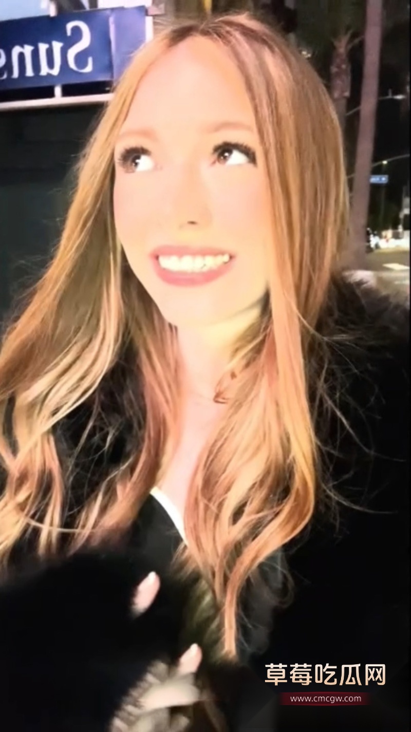 白人妹子勾搭上了30厘米的大黑屌 2 白人妹子勾搭上了30厘米的大黑屌 2