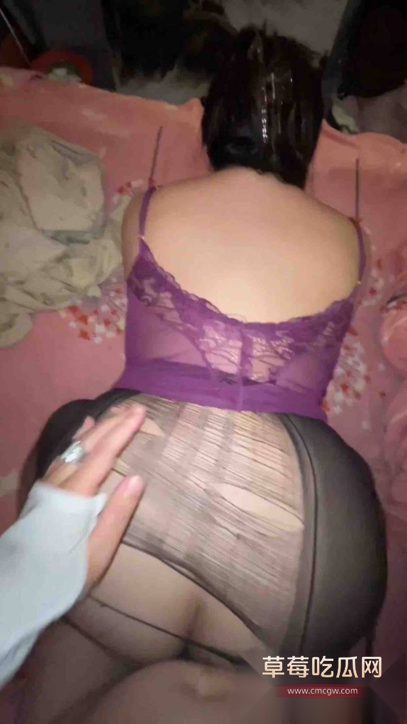 床上爆操妖娆的丈母娘 1