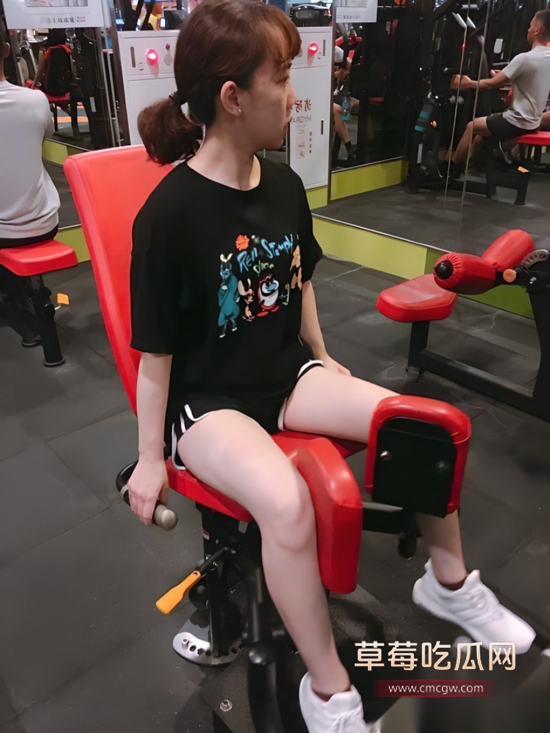 高颜短发学生妹 陈思晴 17 高颜短发学生妹 陈思晴 17