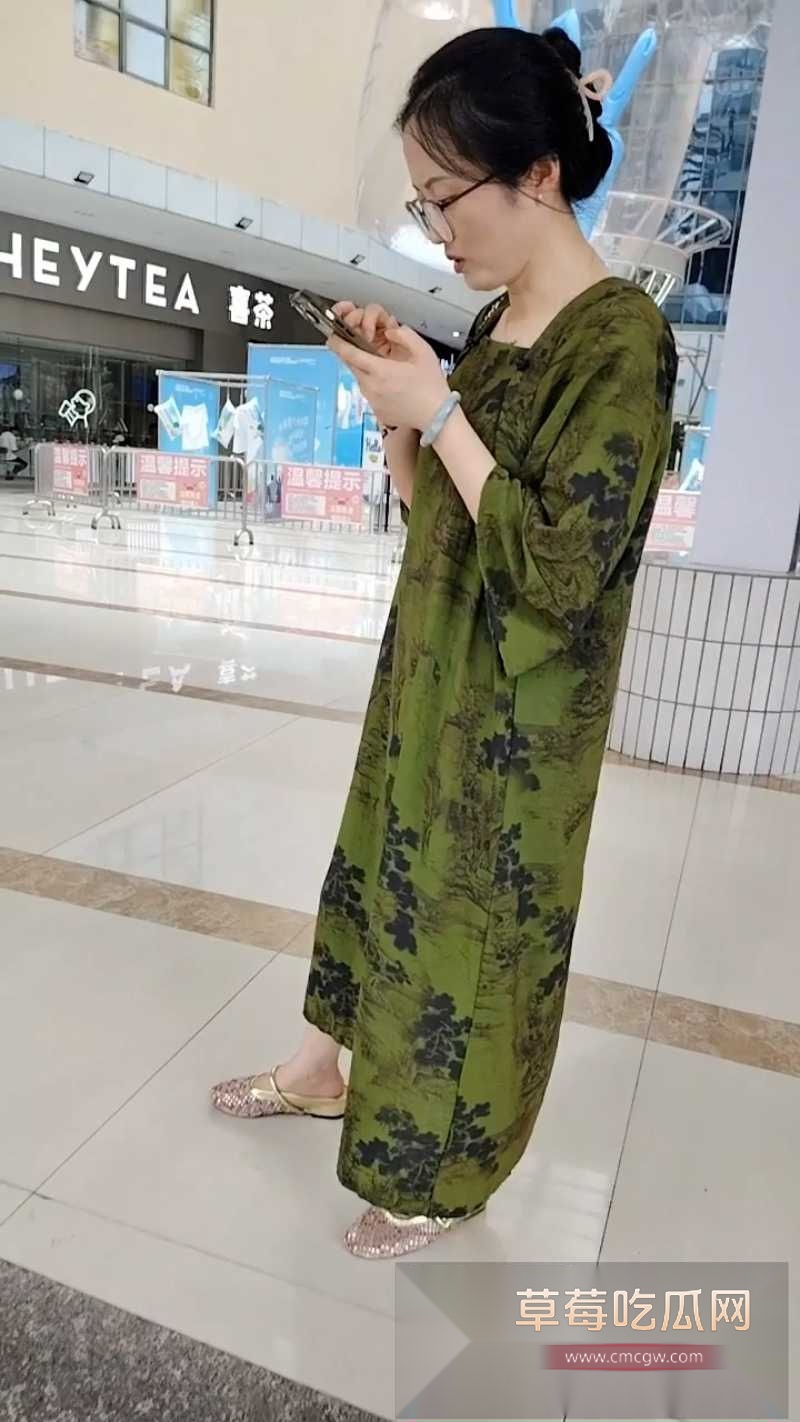 环球影城捉奸现场 老公怒扇带娃出轨妻 2