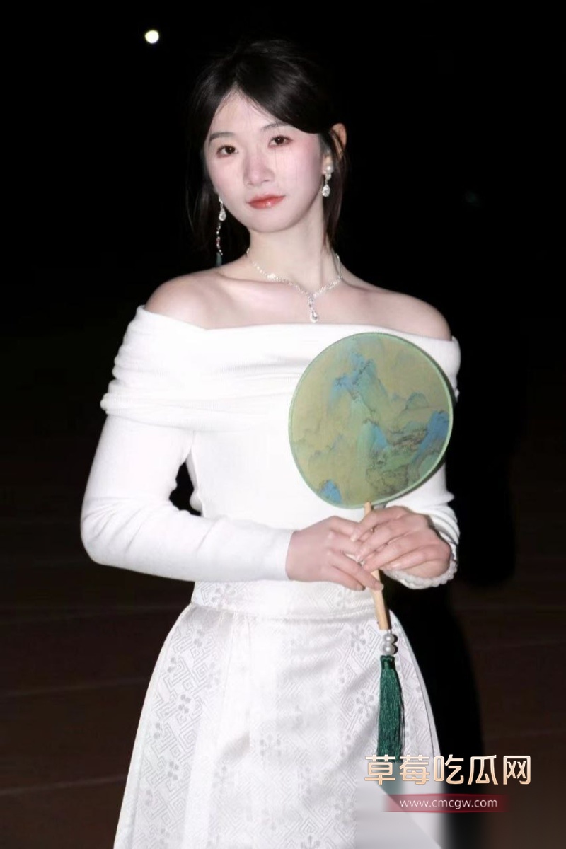 河南女大学生多套清纯生活照 8 河南女大学生多套清纯生活照 8