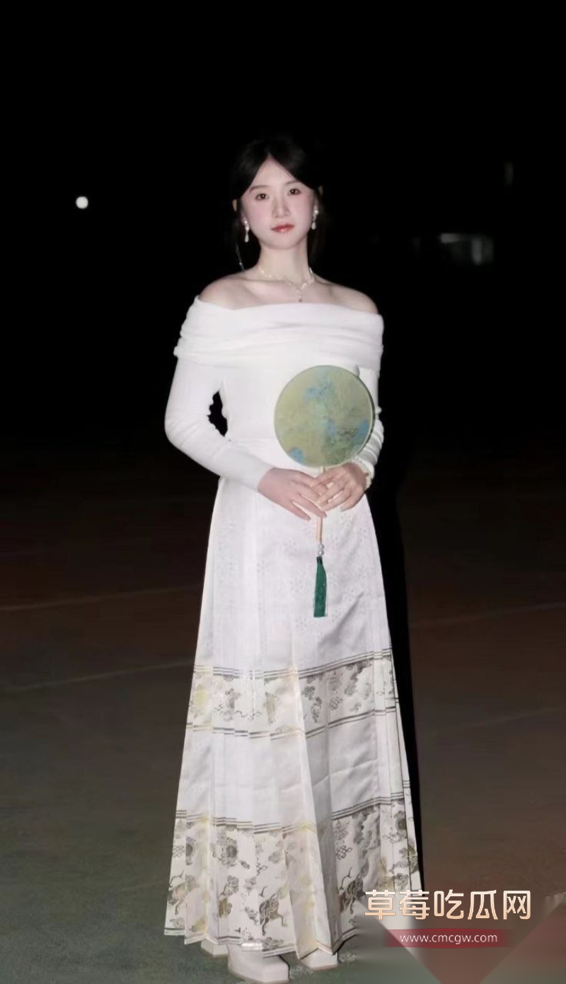 河南女大学生多套清纯生活照 9 河南女大学生多套清纯生活照 9