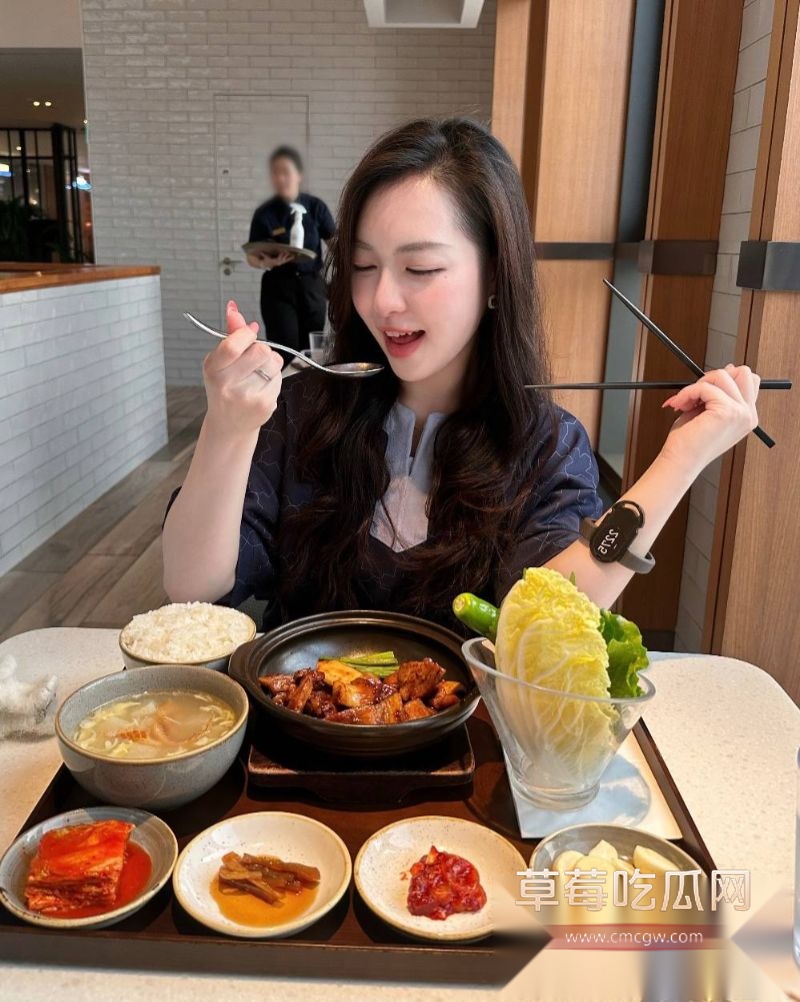 游戏主播池鱼的相关照片4 游戏主播池鱼的相关照片4