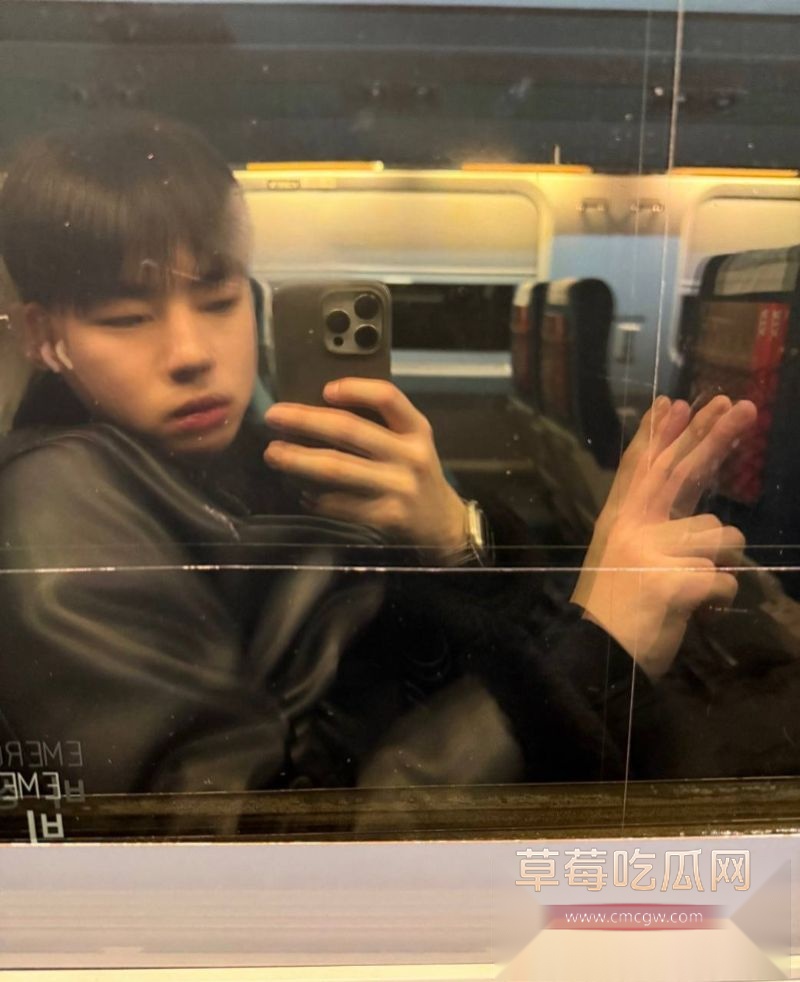 游戏主播池鱼的相关照片12 游戏主播池鱼的相关照片12