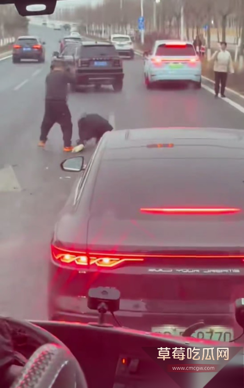 河北公路惊现 斧头砍人 4 河北公路惊现 斧头砍人 4