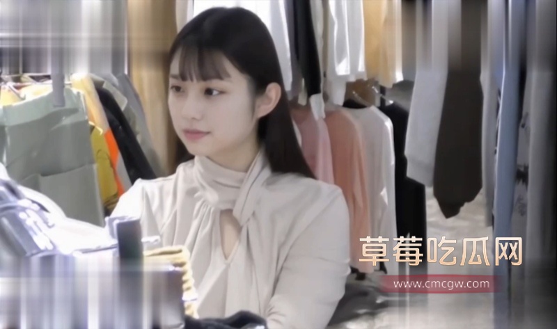 抄底偷拍极品长腿美女 2