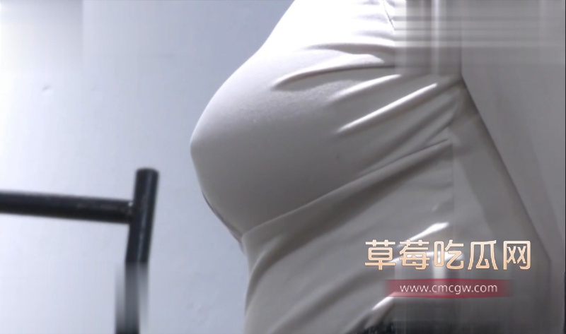 抄底偷拍极品长腿美女 5