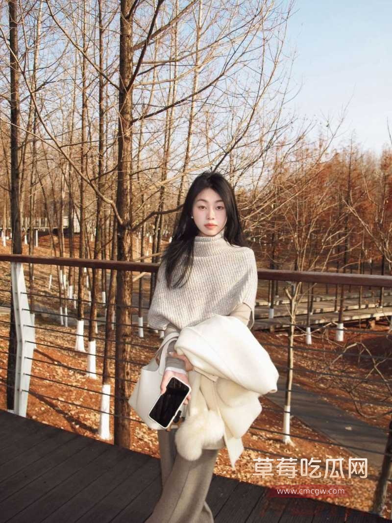 四女在教室戴假阳具操逼互舔 7