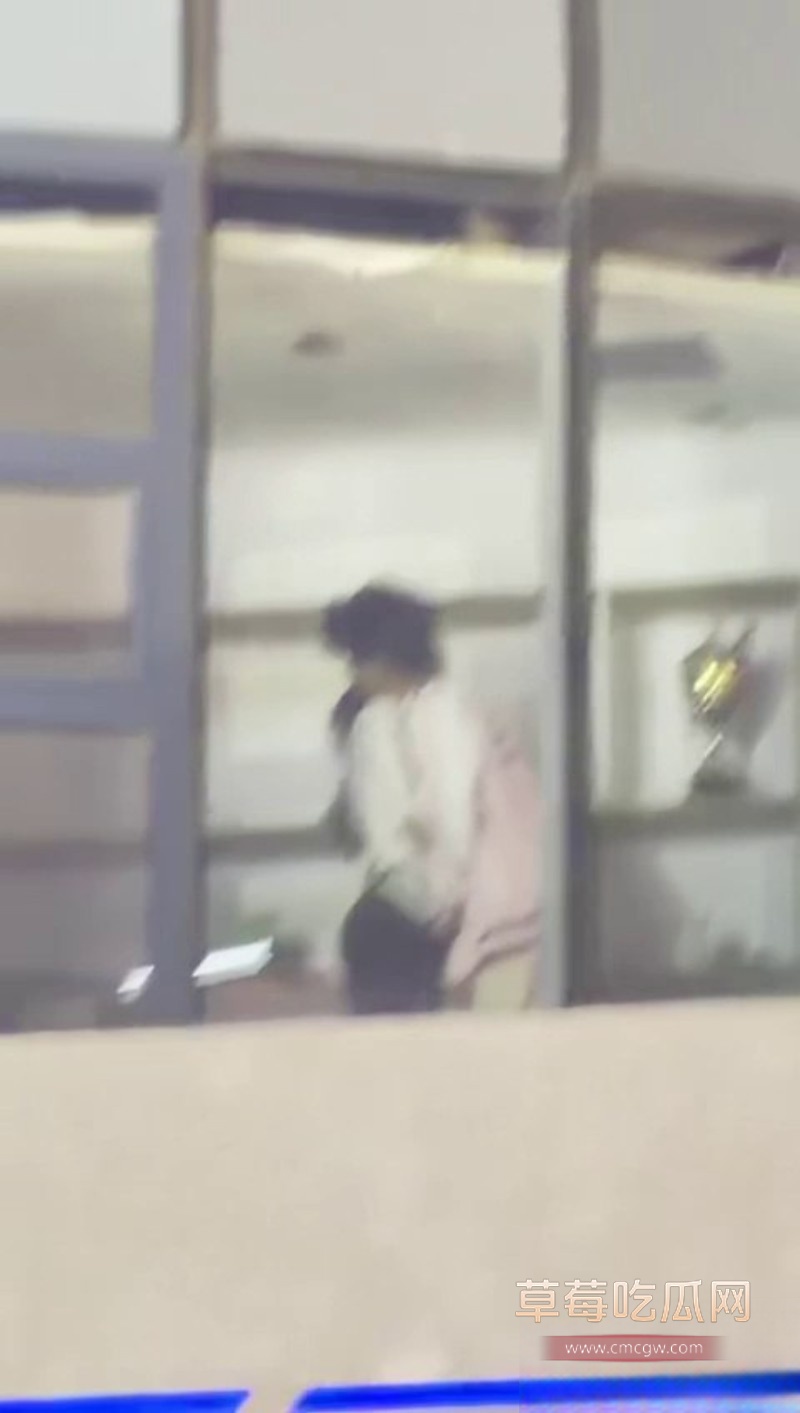 小情侣激情缠绵4