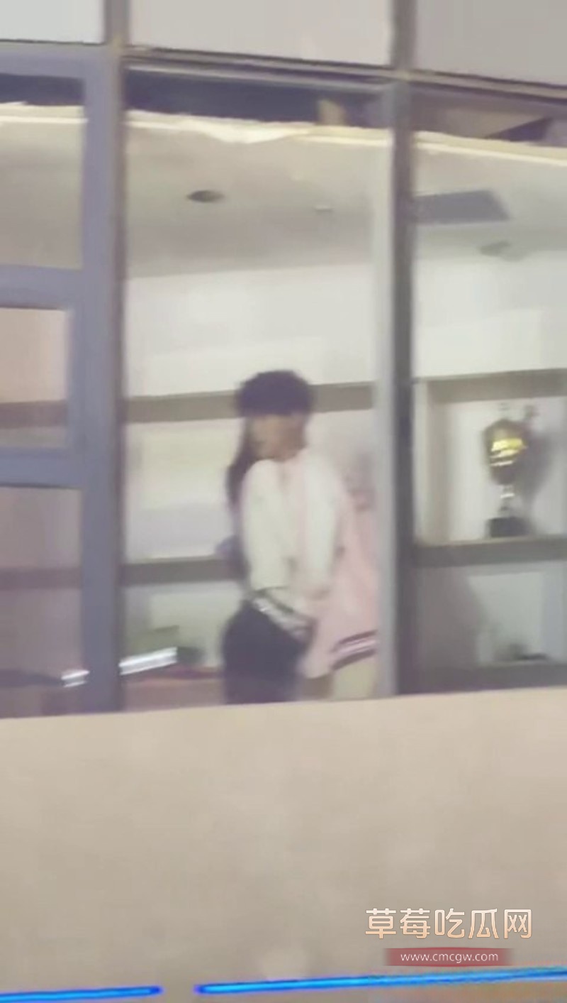 小情侣激情缠绵5