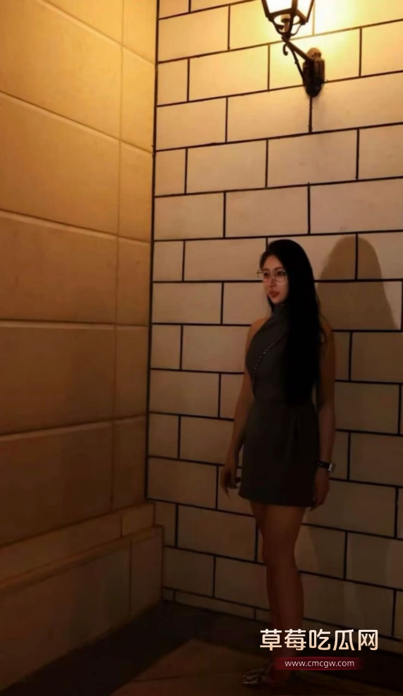 男子为了升职祭献自己老婆给上司玩 14 男子为了升职祭献自己老婆给上司玩 14