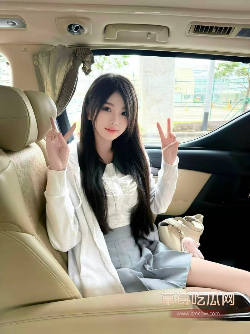 清纯福利姬SLRabbit化身足球宝贝上演双马尾诱惑 7