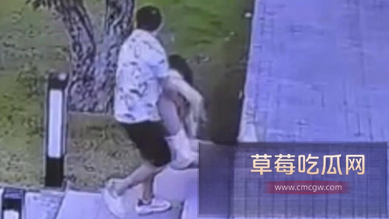 安徽美女在泰国参加完泳池派对后 被中国男同胞迷晕拖走 30