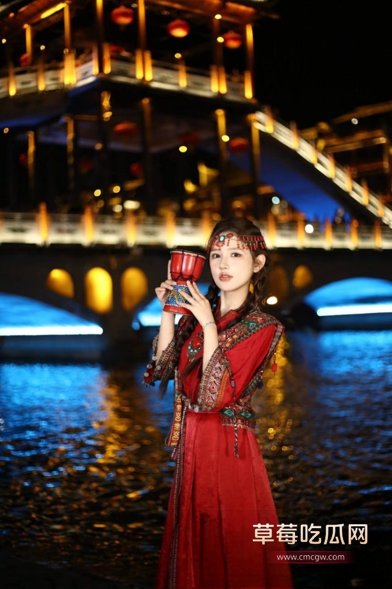 安徽美女在泰国参加完泳池派对后 被中国男同胞迷晕拖走 1