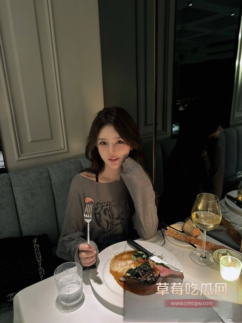 安徽美女在泰国参加完泳池派对后 被中国男同胞迷晕拖走 3