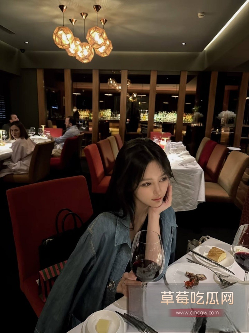 安徽美女在泰国参加完泳池派对后 被中国男同胞迷晕拖走 47