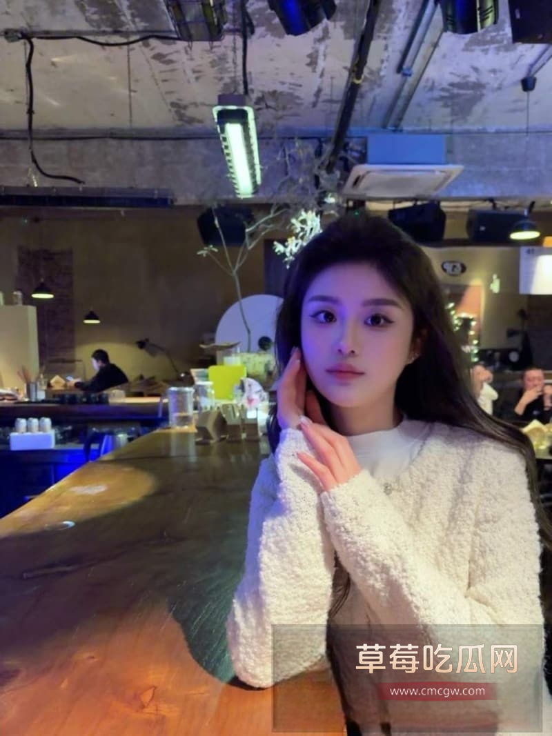 性感美女猫猫碎冰冰 瑜伽课后私密放纵性爱视频流出 2