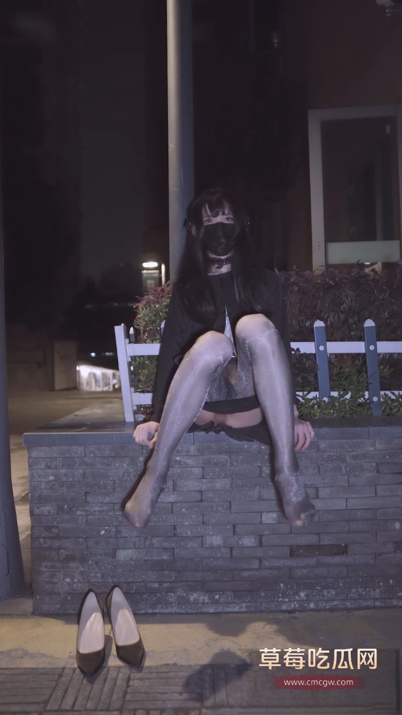 男娘JK灰丝电梯口 7