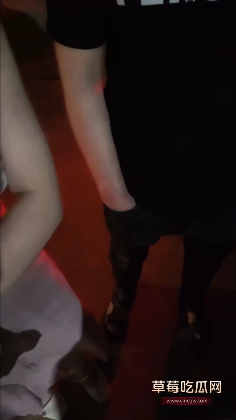 推特露出小母狗 江小凡 6