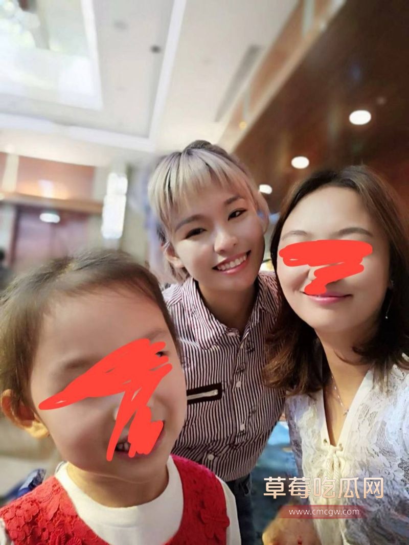 黄发骚女老师身份的日常照片1 黄发骚女老师身份的日常照片1