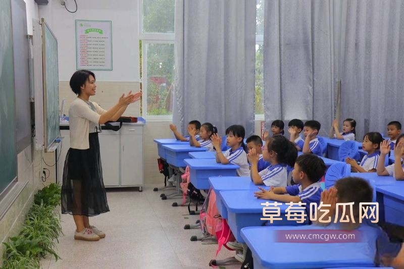 黄发骚女老师身份的日常照片6 黄发骚女老师身份的日常照片6