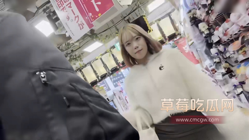18岁性感迷人且身材苗条的美女 1