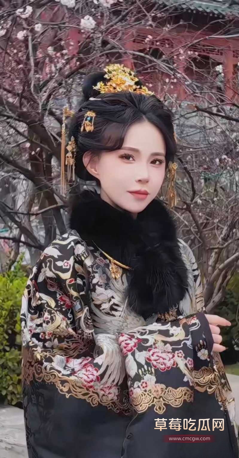 女网红多多举报大长脸 31