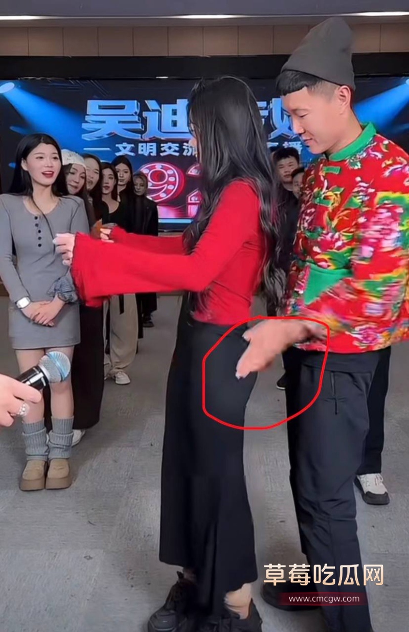 女网红多多举报大长脸 39