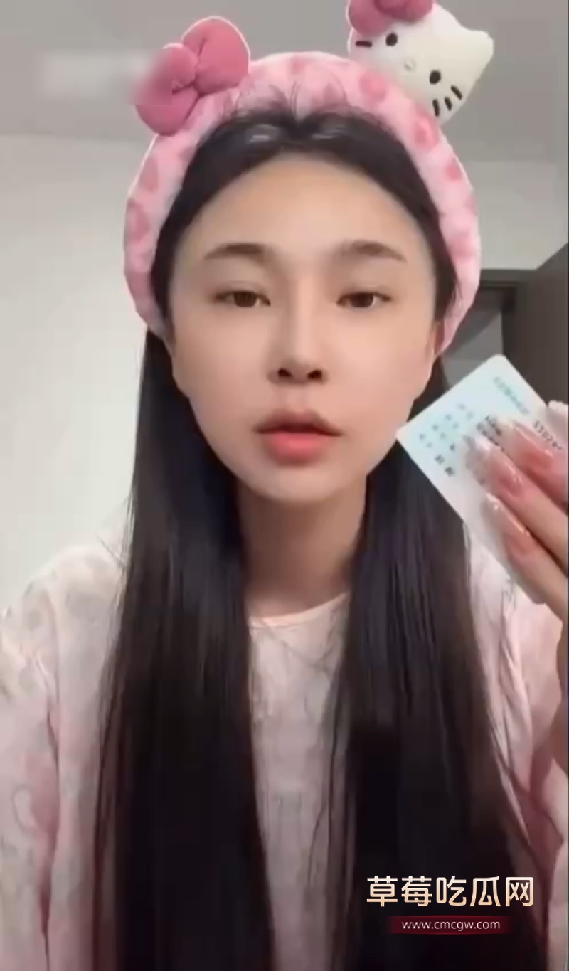 女网红多多举报大长脸 4