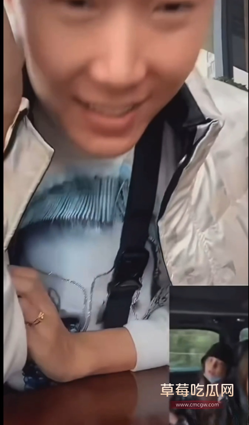 女网红多多举报大长脸 1